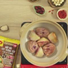 Cách Làm Canh Gà Hầm Hạt Sen Táo Đỏ Bổ Dưỡng