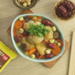 Cách Làm Canh Gà Hầm Hạt Sen Táo Đỏ Bổ Dưỡng