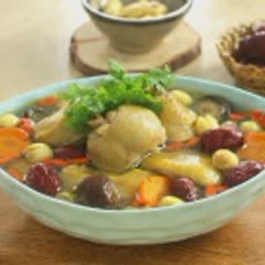 Cách Làm Canh Gà Hầm Hạt Sen Táo Đỏ Bổ Dưỡng