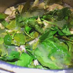 Cách làm canh gà lá giang chua ngon