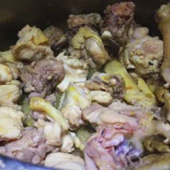 Cách làm canh gà lá giang chua ngon