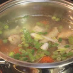 Cách Làm Canh Gà Nấu Đậu Hũ Và Rau Củ Thơm Ngon