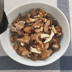 Cách làm canh gà nấu nấm hương