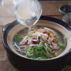 Cách nấu canh giá đỗ kim chi với mực tươi
