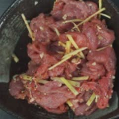 Cách Nấu Canh Giá Đỗ Thịt Bò Giải Rượu Nhanh Chóng