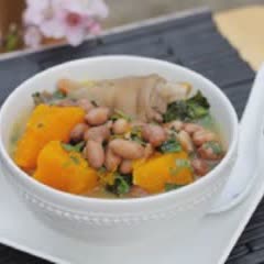 Cách làm canh giò heo hầm đậu phộng bí đỏ