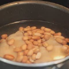Cách làm canh giò heo hầm đậu phộng bí đỏ