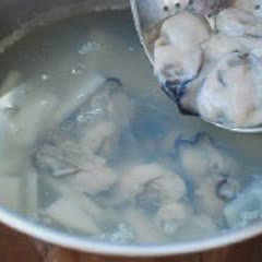 Cách làm Canh hàu nấu củ cải