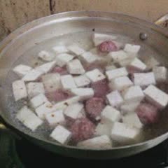 Cách làm canh khoai môn thịt viên