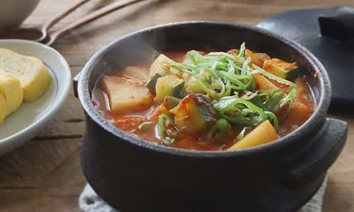 Cách làm canh khoai tây bí ngòi kiểu Hàn