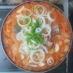 Cách nấu canh kimchi cá ngừ