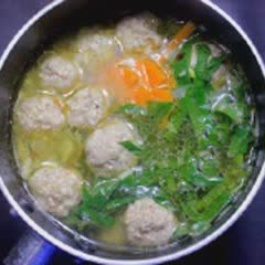 Cách làm canh lá lốt thịt viên