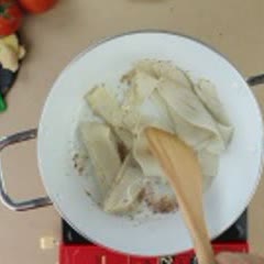 Cách nấu Canh măng chua đầu cá hồi
