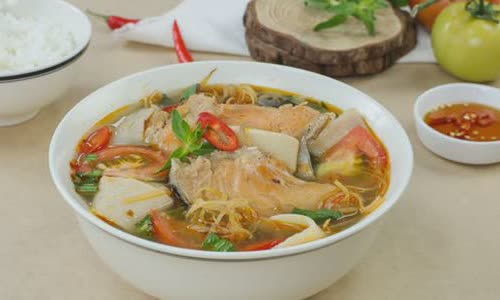 Cách nấu Canh măng chua đầu cá hồi