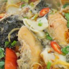 Cách nấu Canh măng chua đầu cá hồi