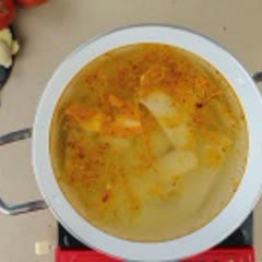 Cách nấu Canh măng chua đầu cá hồi