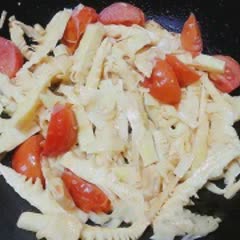 Cách làm canh măng chua nấu cá rô phi