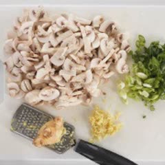 Cách làm canh nấm nấu trứng rau bina