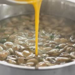 Cách làm canh nấm nấu trứng rau bina