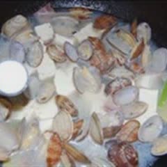 Cách làm Canh Nghêu Đậu Hũ thanh đạm, đơn giản cho bữa cơm