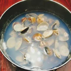 Cách làm canh nghêu chua nóng hổi
