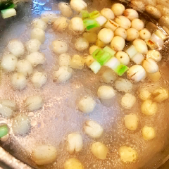 Cách Làm Canh Rong Biển Tàu Hũ Hạt Sen Đậm Đà