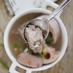 Cách làm canh sườn heo củ sen nấu đậu