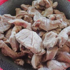 Cách làm Canh Thịt Bò Hầm Cà Chua đưa cơm cho cả gia đình