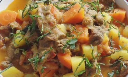 Cách làm Canh Thịt Bò Hầm Cà Chua đưa cơm cho cả gia đình