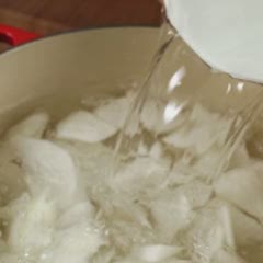 Cách Làm Canh Thịt Bò Nấu Củ Cải Đậm Đà, Bổ Dưỡng