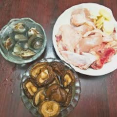 Cách làm canh thịt gà nấm hương