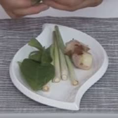 Cách làm canh tôm chua cay kiểu Thái