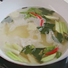 Cách làm canh Tom Yum nấm Thái