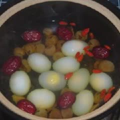 Cách làm canh trứng cút long nhãn