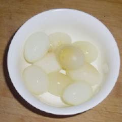 Cách làm canh trứng cút long nhãn