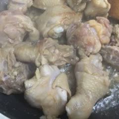Cách làm Gà hầm kiểu Thái