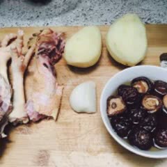 Cách làm gà hầm nấm hương