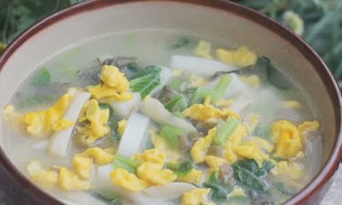 Cách nấu súp bánh gạo trứng chiên và rau nấm