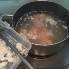 Cách làm trứng cá ngát nấu canh chua lá giang