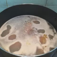 Cách làm trứng cá ngát nấu canh chua lá giang
