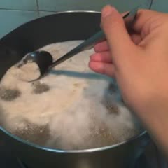 Cách làm trứng cá ngát nấu canh chua lá giang
