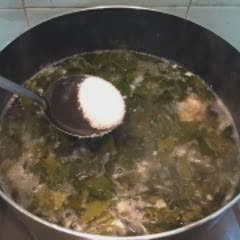 Cách làm trứng cá ngát nấu canh chua lá giang