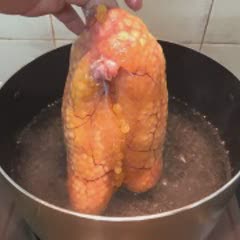 Cách làm trứng cá ngát nấu canh chua lá giang