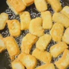 Cách làm Đậu Hũ Xào Nấm Mèo Ớt Chuông đơn giản cho bữa cơm