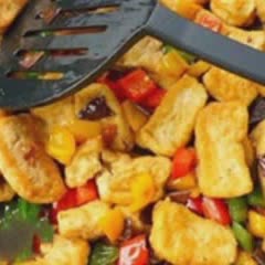 Cách làm Đậu Hũ Xào Nấm Mèo Ớt Chuông đơn giản cho bữa cơm