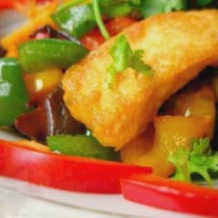 Cách làm Đậu Hũ Xào Nấm Mèo Ớt Chuông đơn giản cho bữa cơm