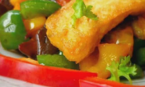 Cách làm Đậu Hũ Xào Nấm Mèo Ớt Chuông đơn giản cho bữa cơm