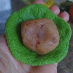 Cách Làm Bánh Dẻo Trà Xanh Nhân Hạt Sen Táo Đỏ