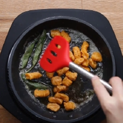 Cách làm bánh khoai sốt bơ