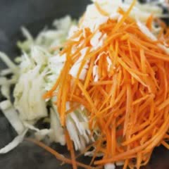 Cách làm cà rốt chiên bắp cải